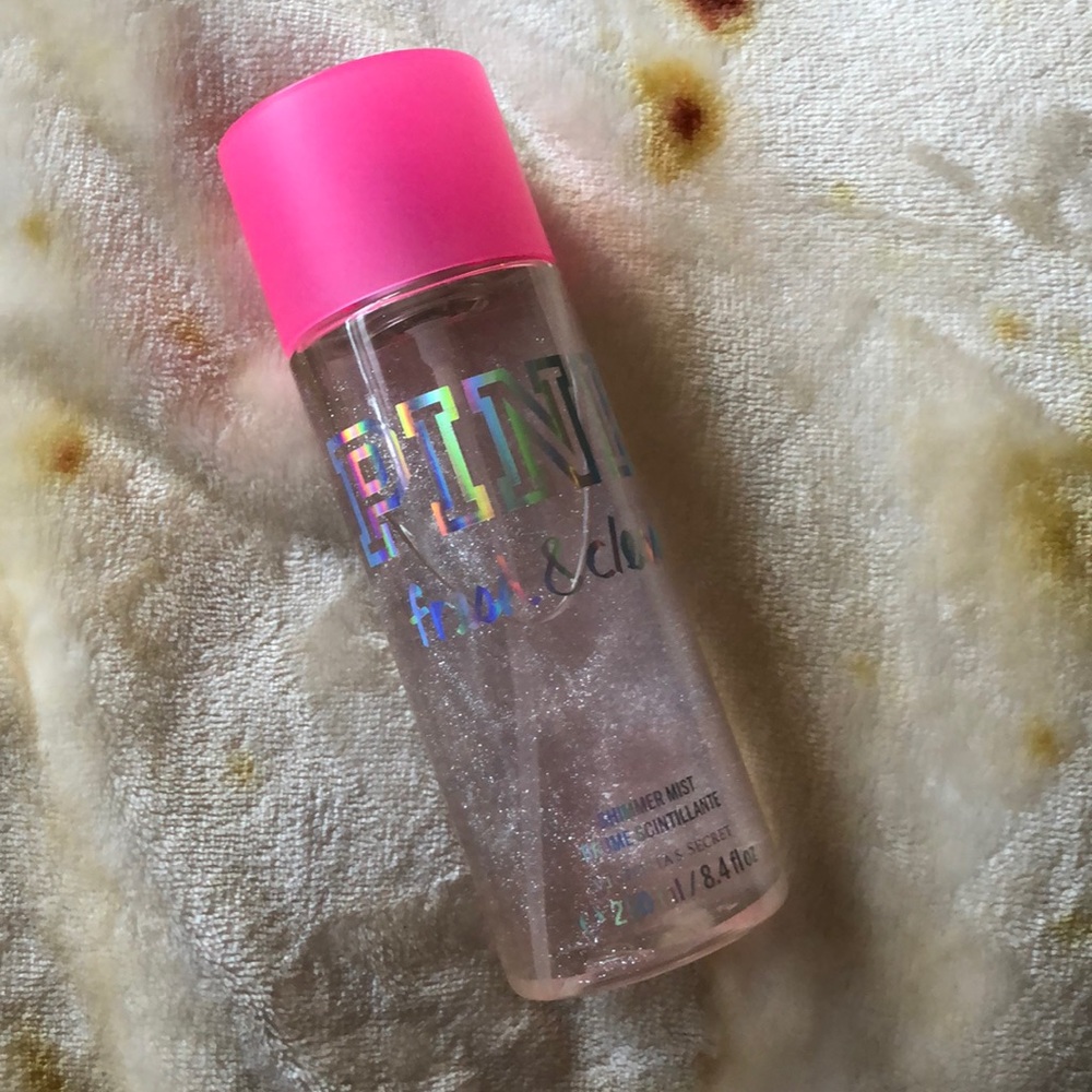 PINK Fresh and Clean Shimmer Mist